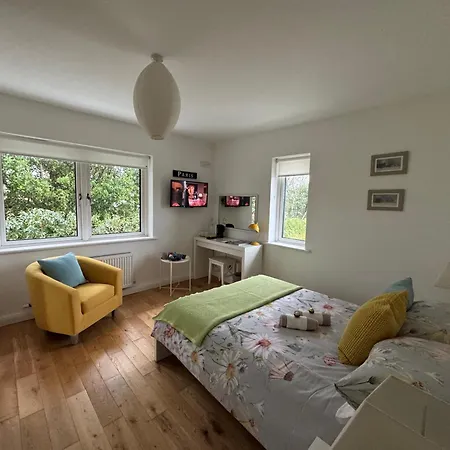 Elm Grove, Family Schull